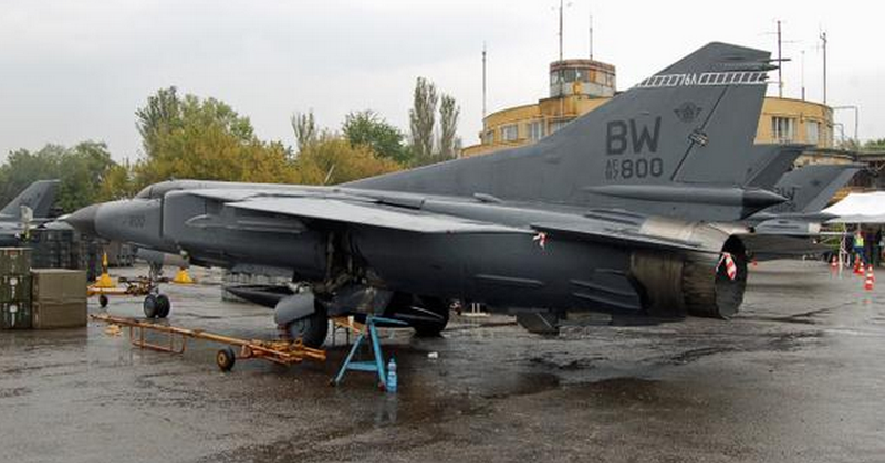 Illustration for article titled These MiGs Were Used As USAF Fighter Stand-Ins For James Bond SPECTRE